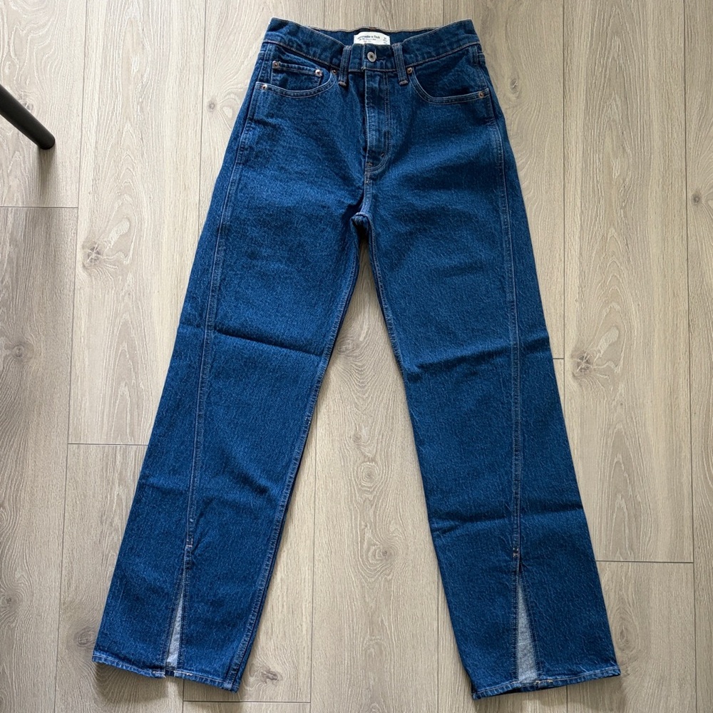 Abercrombie & Fitch ‘90s Relaxed Jean High Rise in size 27 Regular